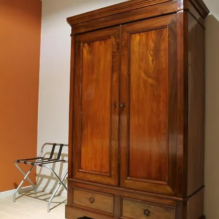 לינה וארוחת בוקר Wijndomein Zwaeneberg 4*