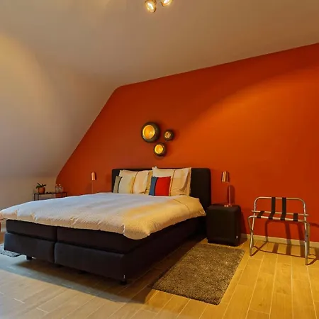 לינה וארוחת בוקר Wijndomein Zwaeneberg וורן